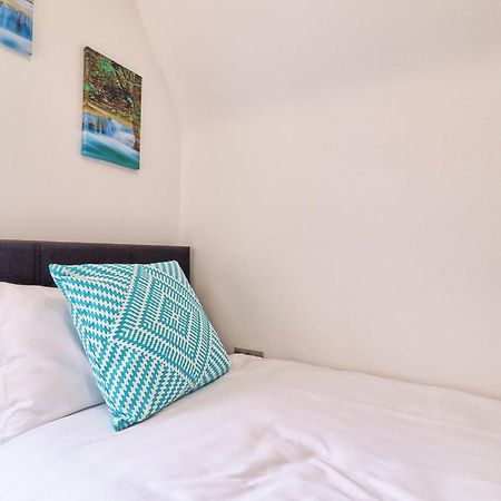 Writtle Massive 4 Bedroom Apartment With Parking In Gorgeous Countryside Location & Short Drive To Chelmsford City Centre Contractors Welcome 외부 사진