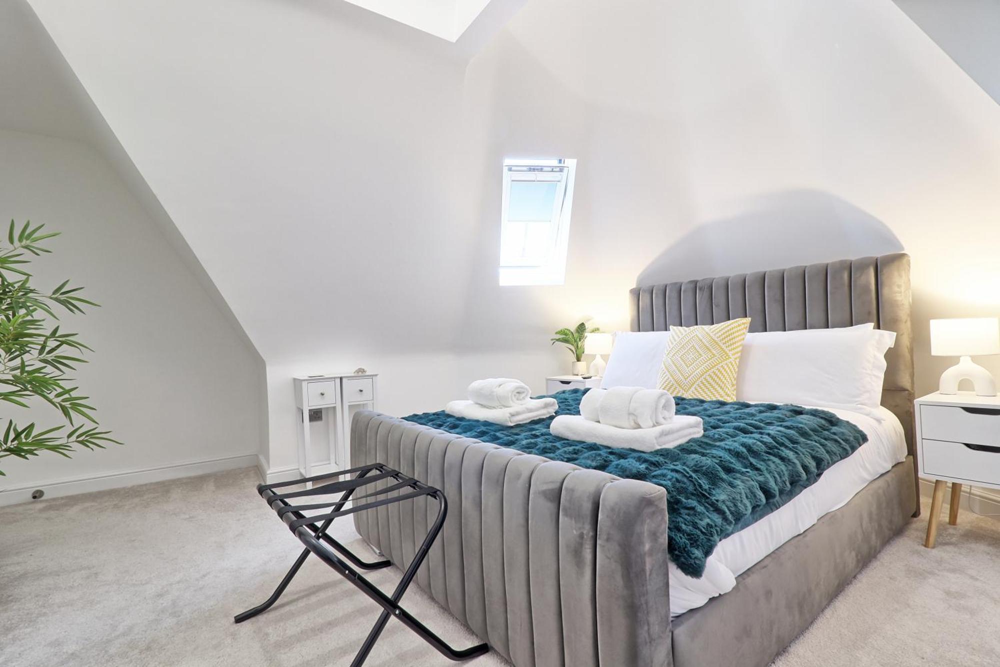 Writtle Massive 4 Bedroom Apartment With Parking In Gorgeous Countryside Location & Short Drive To Chelmsford City Centre Contractors Welcome 외부 사진