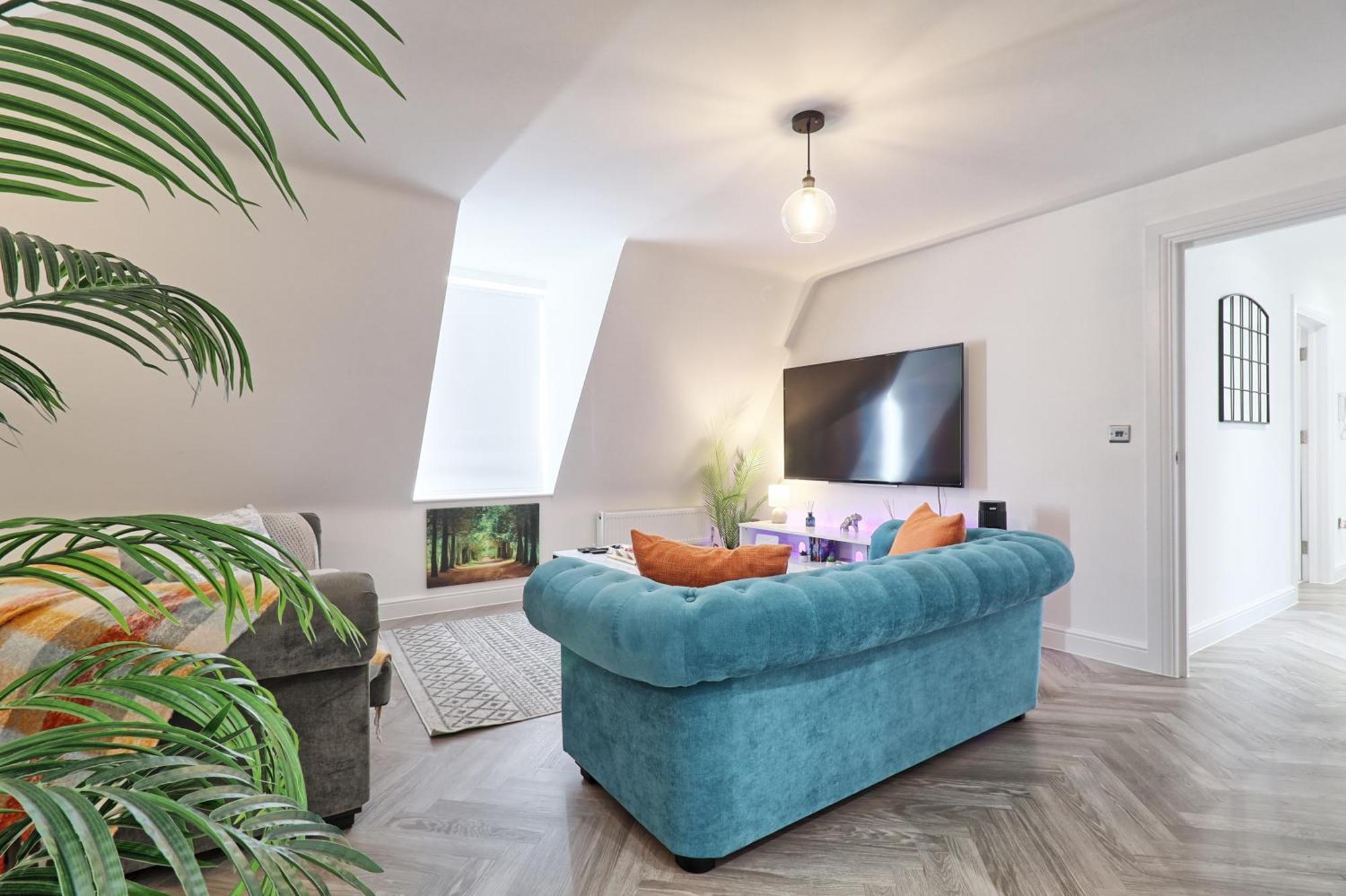 Writtle Massive 4 Bedroom Apartment With Parking In Gorgeous Countryside Location & Short Drive To Chelmsford City Centre Contractors Welcome 외부 사진