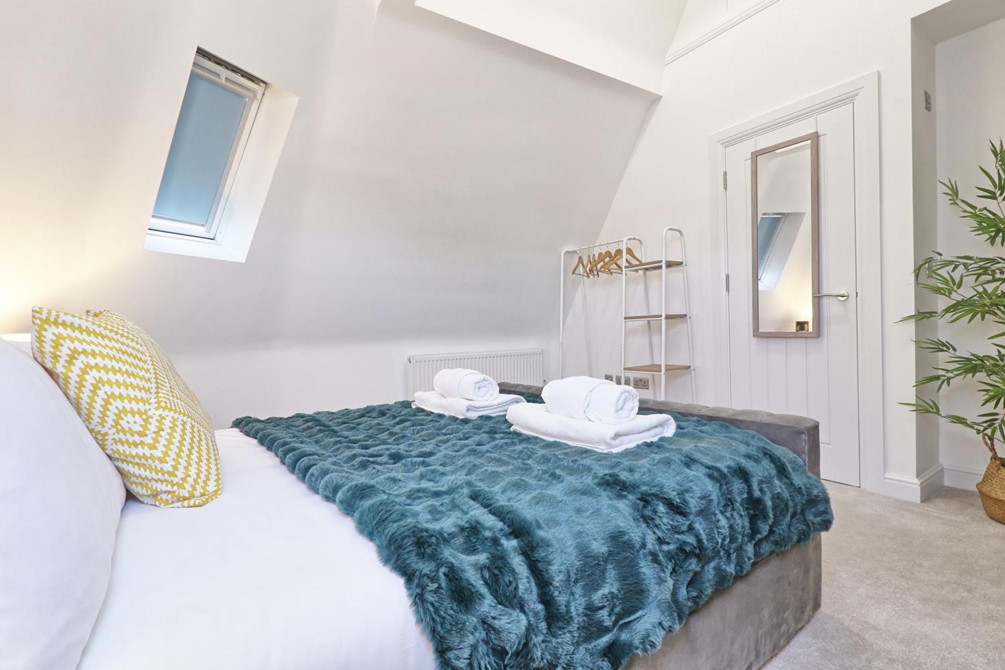 Writtle Massive 4 Bedroom Apartment With Parking In Gorgeous Countryside Location & Short Drive To Chelmsford City Centre Contractors Welcome 외부 사진