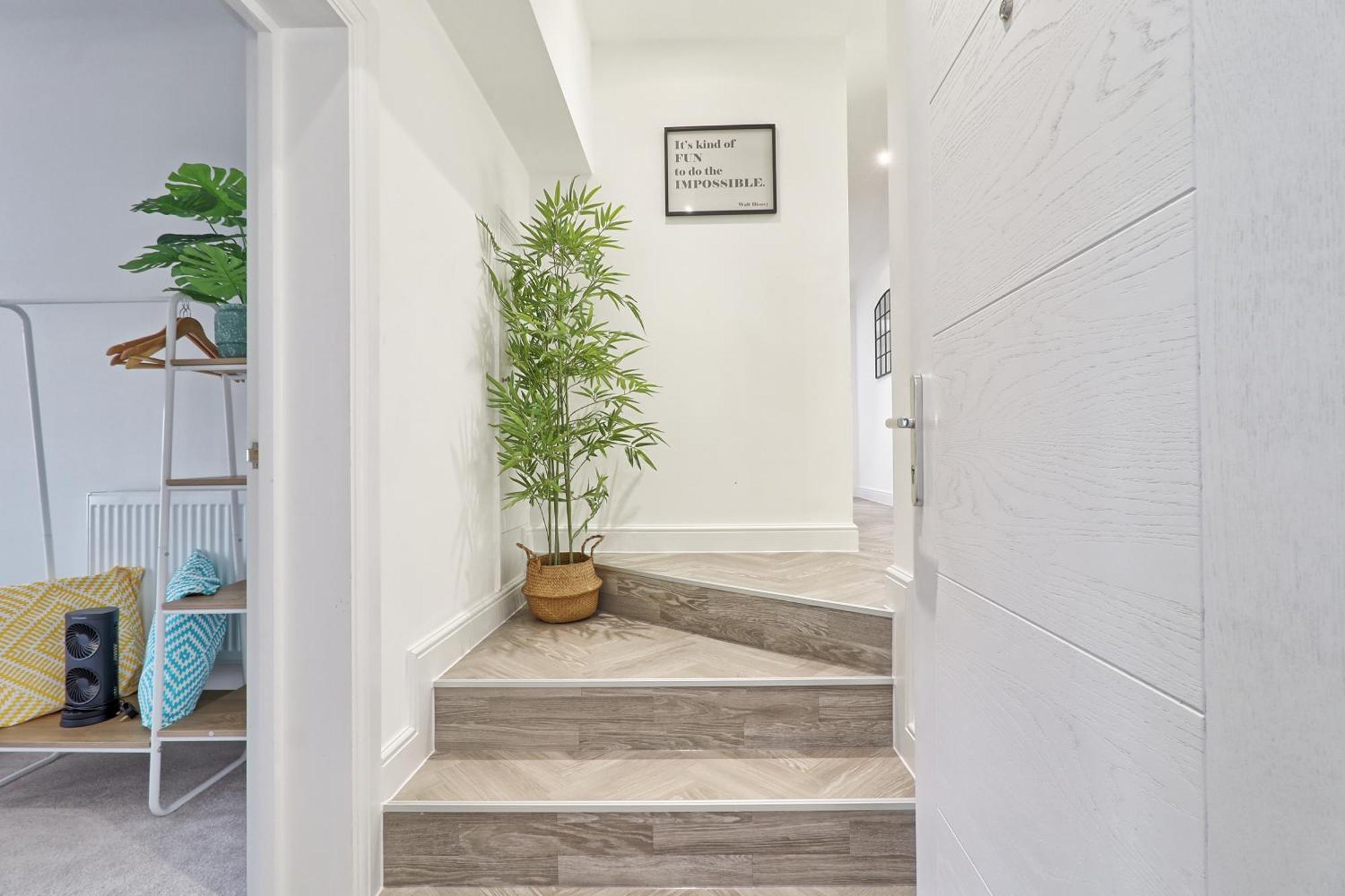 Writtle Massive 4 Bedroom Apartment With Parking In Gorgeous Countryside Location & Short Drive To Chelmsford City Centre Contractors Welcome 외부 사진
