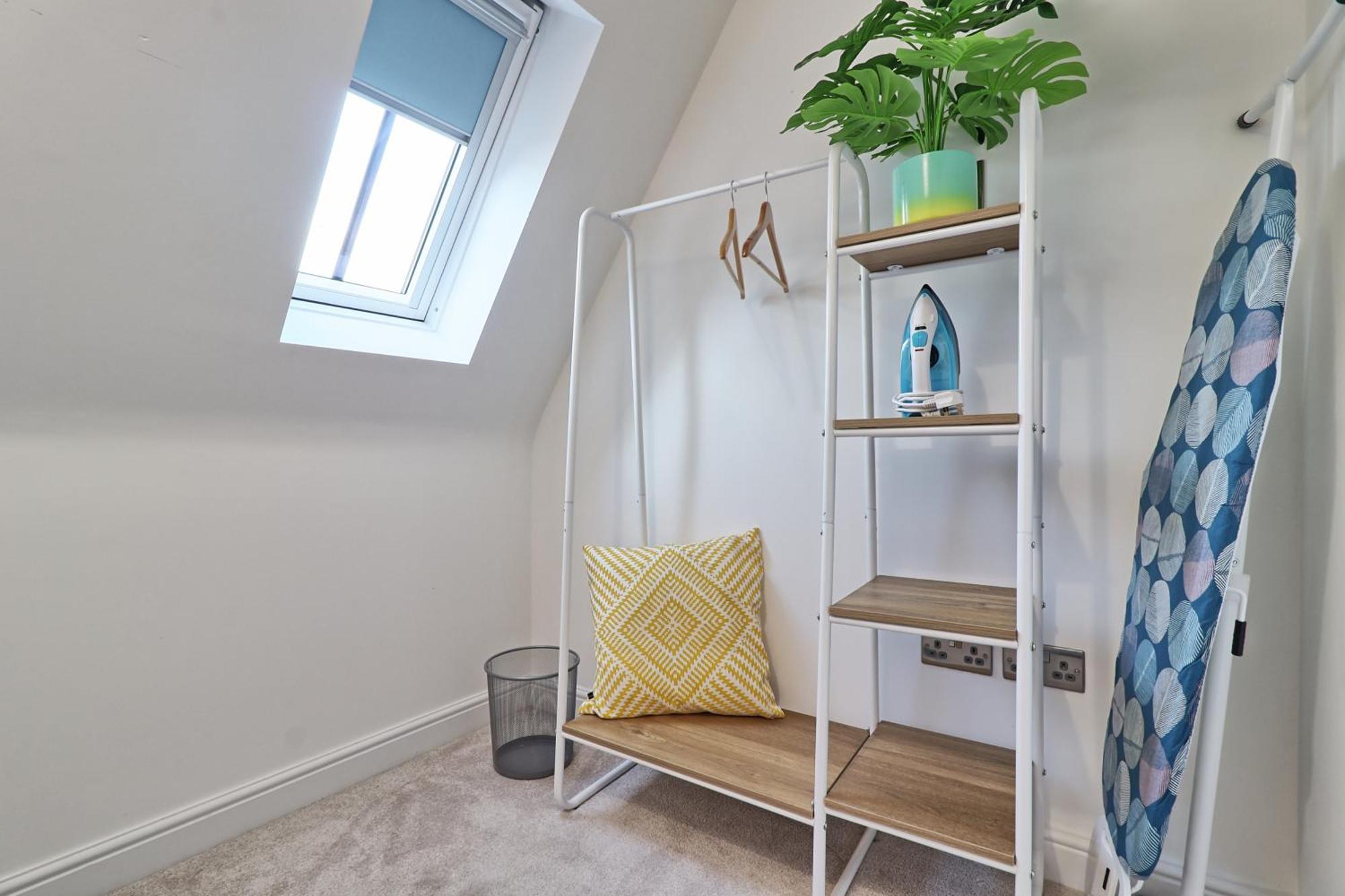 Writtle Massive 4 Bedroom Apartment With Parking In Gorgeous Countryside Location & Short Drive To Chelmsford City Centre Contractors Welcome 외부 사진