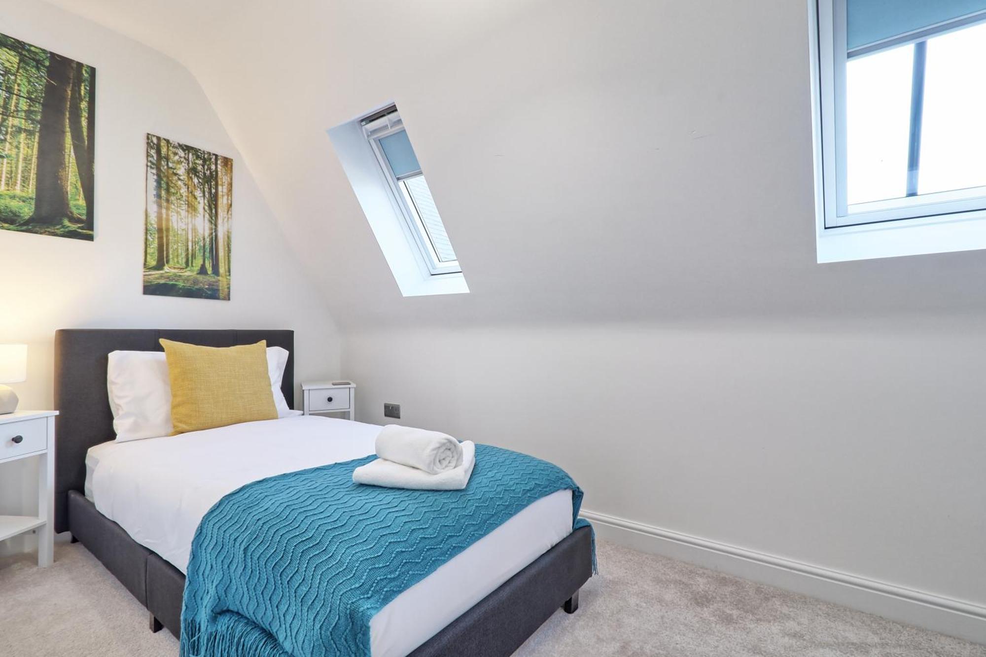 Writtle Massive 4 Bedroom Apartment With Parking In Gorgeous Countryside Location & Short Drive To Chelmsford City Centre Contractors Welcome 외부 사진