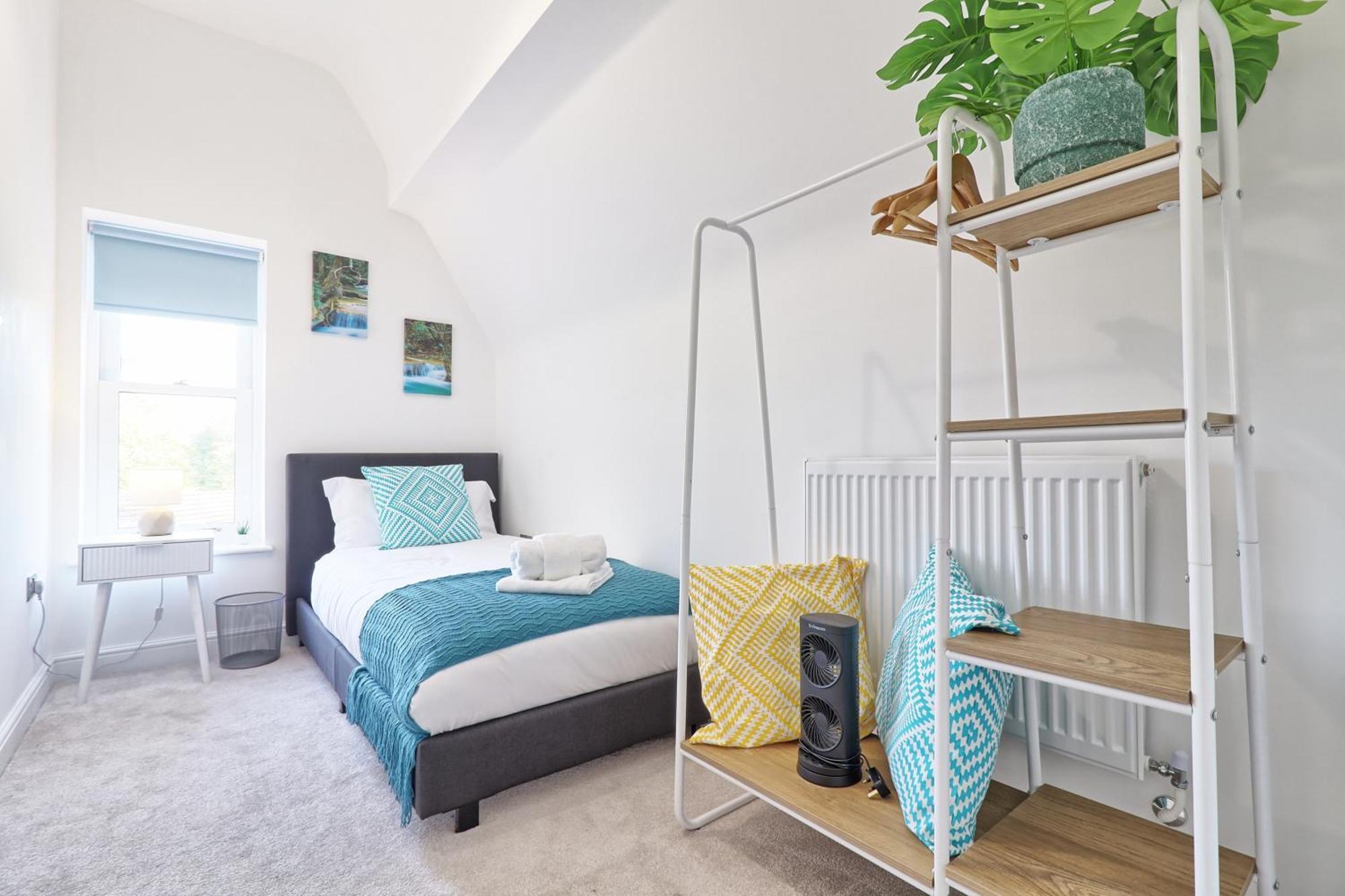 Writtle Massive 4 Bedroom Apartment With Parking In Gorgeous Countryside Location & Short Drive To Chelmsford City Centre Contractors Welcome 외부 사진