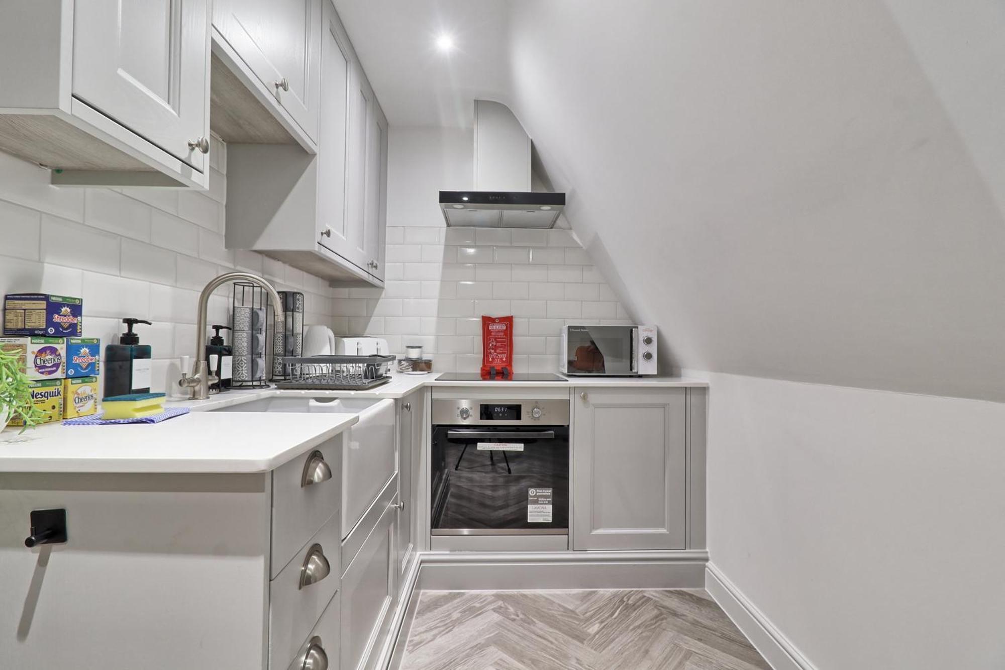 Writtle Massive 4 Bedroom Apartment With Parking In Gorgeous Countryside Location & Short Drive To Chelmsford City Centre Contractors Welcome 외부 사진