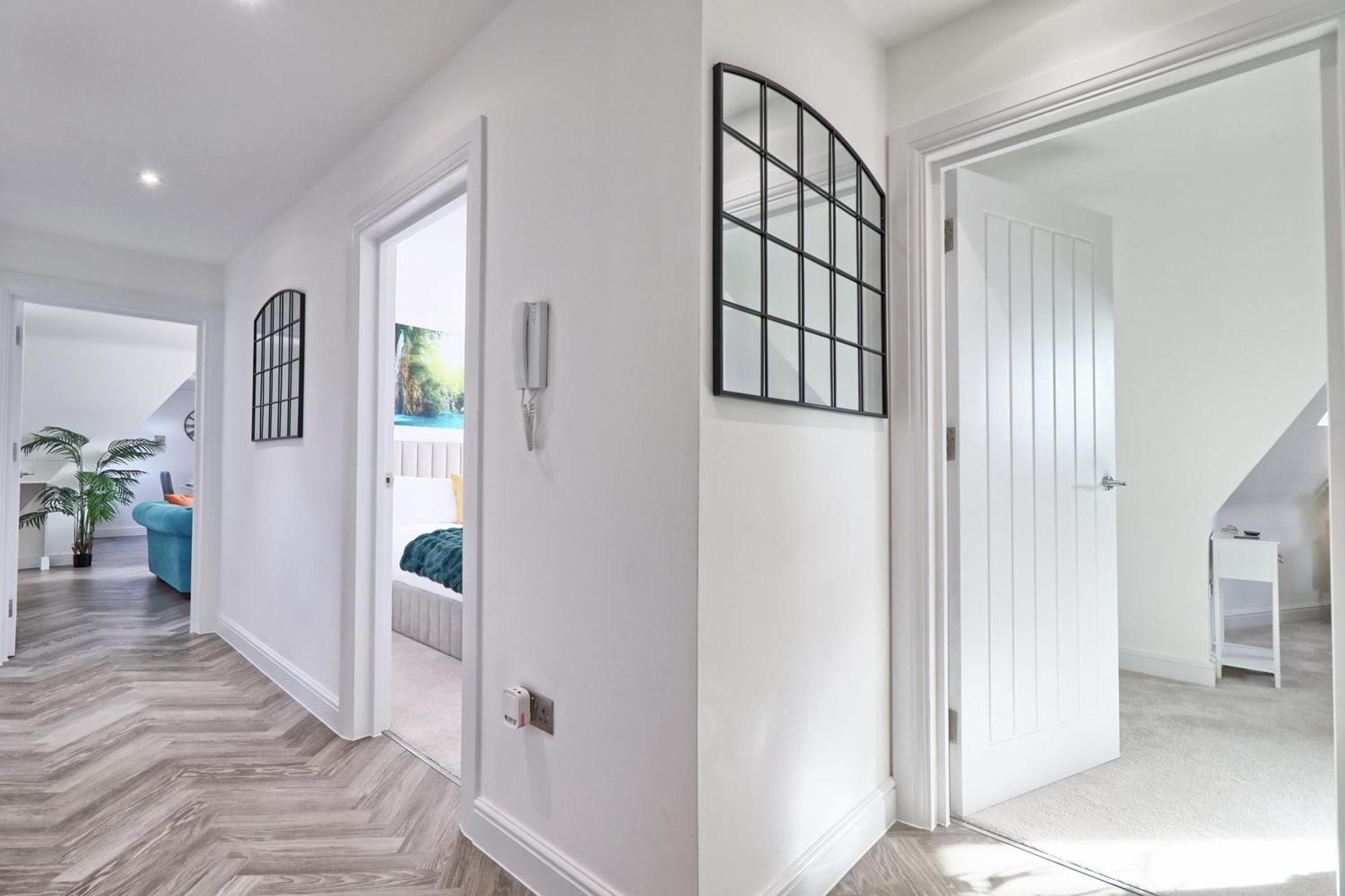 Writtle Massive 4 Bedroom Apartment With Parking In Gorgeous Countryside Location & Short Drive To Chelmsford City Centre Contractors Welcome 외부 사진